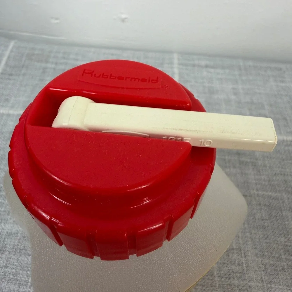 Rubbermaid Sippin Saver Bottle 1 Pint‎ Red Straw Lid New